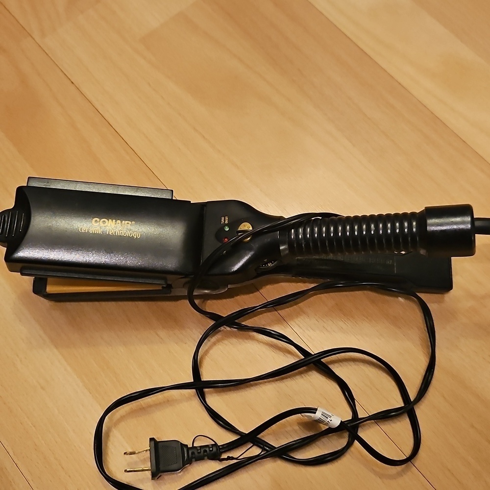 Conair Ceramic Technology 2"wide flat iron.